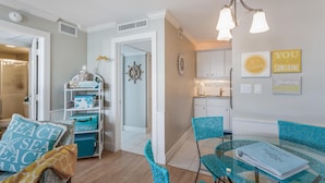 Talo, 1 keskisuuri parisänky (Bungalow) | Olohuone