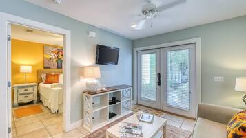 House, 1 Queen Bed with Sofa bed (One-Bedroom House) | Living room