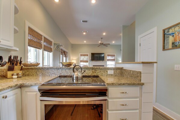 Private kitchen - Three-bedroom House (Panama City Beach)