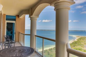 Rumah, Beberapa Tempat Tidur (Two-Bedroom Apartment) | Balkon