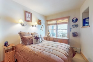 House, 1 Queen Bed with Sofa bed (One-Bedroom Apartment)