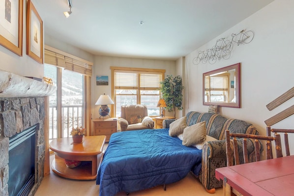 House, 1 Queen Bed with Sofa bed (One-Bedroom Apartment) | Living area