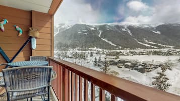 House, 1 Queen Bed with Sofa bed (One-Bedroom Apartment) | Balcony