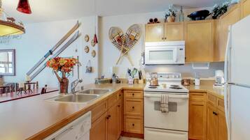 獨棟房屋, 1 張加大雙人床和 1 張沙發床 (One-Bedroom Apartment) | 私人廚房