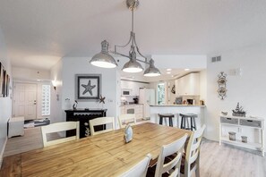 Casa, varias camas (Two-Bedroom Apartment) | Servicio de comidas en la habitación