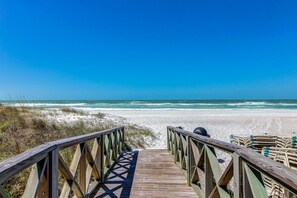 Beach - Two-bedroom House (Holmes Beach)