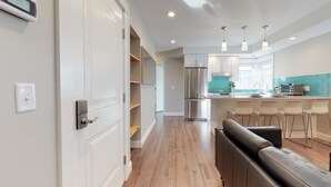 House, 2 Queen Beds (Two-Bedroom Apartment) | Private kitchen - Two-bedroom Apartment (Portland)