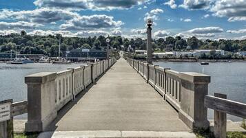 House, 1 King Bed with Sofa bed (One-Bedroom Suite) | Miscellaneous