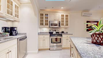 Casa, 1 letto king (One-Bedroom Suite) | Cucina privata