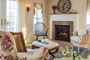 Hus, 1 kingsize-seng (One-Bedroom Suite) | Oppholdsområde