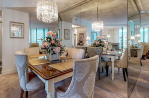 House, Multiple Beds (Two-Bedroom Apartment) | In-room dining