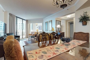 Casa, várias camas (Two-Bedroom Apartment) | Opções para refeição no quarto