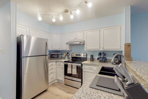 House, Multiple Beds (Two-Bedroom Apartment) | Private kitchen