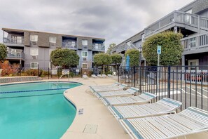 Outdoor pool - Two-bedroom Apartment (Myrtle Beach)