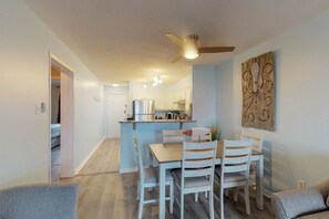 House, Multiple Beds (Two-Bedroom Apartment) | In-room dining