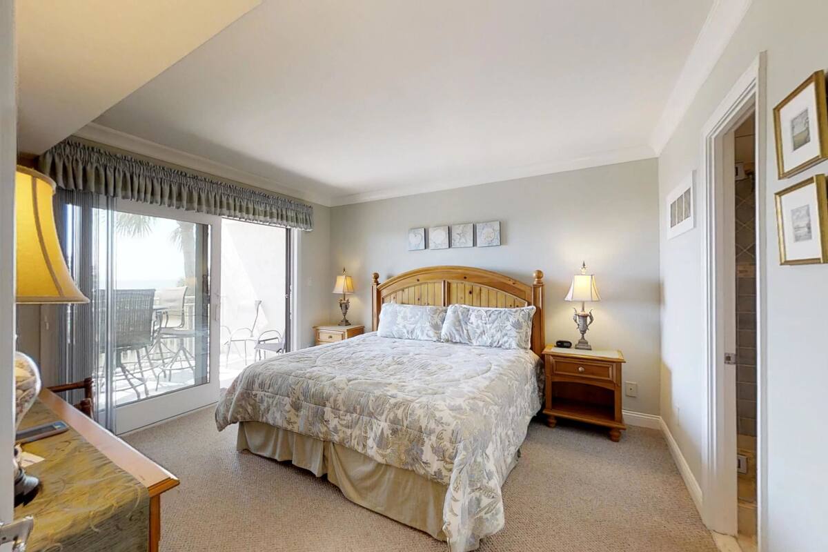 House, 1 King Bed with Sofa bed (Two-Bedroom Apartment)