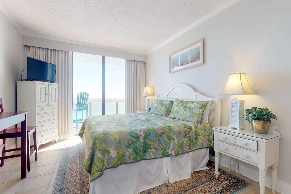 House, 1 King Bed (Studio Apartment)