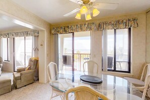 獨棟房屋, 多張床 (Two-Bedroom Apartment) | 房內用餐區