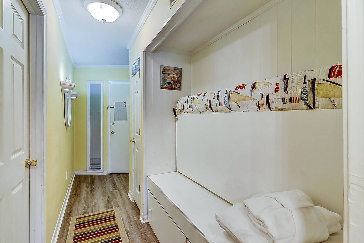 House, 1 Queen Bed (One-Bedroom Apartment)