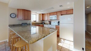 Private kitchen - Three-bedroom Apartment (Murrells Inlet)