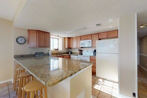 House, Multiple Beds (Three-Bedroom Apartment) | Private kitchen - Three-bedroom Apartment (Murrells Inlet)
