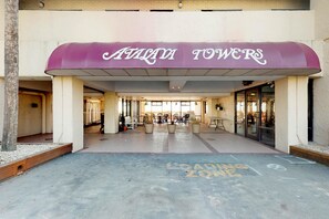 House, Multiple Beds (Three-Bedroom Apartment) | Property entrance - Three-bedroom Apartment (Murrells Inlet)