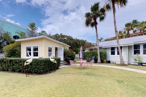 House, 1 Queen Bed (One-Bedroom Apartment) | Front of property