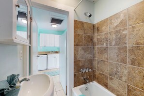 House, Multiple Beds (Two-Bedroom Cottage) | Bathroom