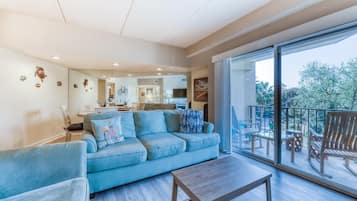 House, 1 Queen Bed with Sofa bed (One-Bedroom Apartment) | Living room