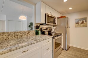 House, Multiple Beds (Two-Bedroom Apartment) | Private kitchen