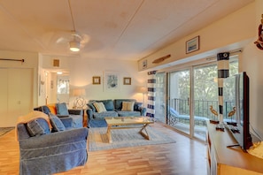 House, Multiple Beds (Three-Bedroom Apartment) | Living area