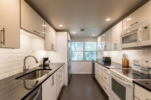 Private kitchen - Two-bedroom Apartment (Key West)