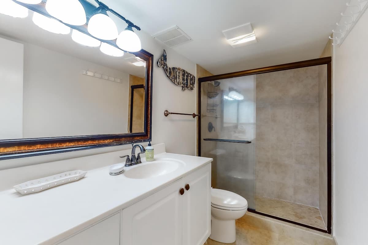 House, Multiple Beds (Two-Bedroom Apartment) | Bathroom