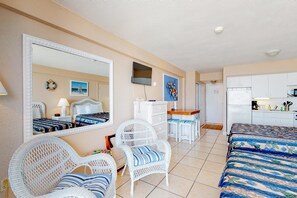 House, 2 Double Beds (Studio) | Living area