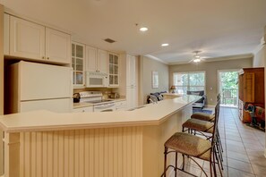 House, Multiple Beds (Two-Bedroom Apartment) | Private kitchen - Two-bedroom Apartment (Hilton Head Island)