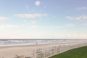House, 1 King Bed (Two-Bedroom Apartment) | Beach