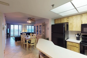 House, 1 King Bed (Two-Bedroom Apartment) | Private kitchen - Two-bedroom Apartment (New Smyrna Beach)