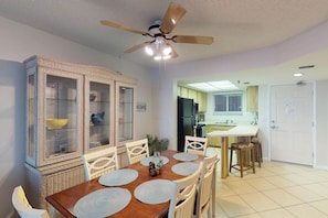 House, 1 King Bed (Two-Bedroom Apartment) | Dining - Two-bedroom Apartment (New Smyrna Beach)