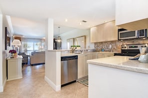 House, 2 Queen Beds (Two-Bedroom Apartment) | Private kitchen - Two-bedroom Apartment (New Smyrna Beach)