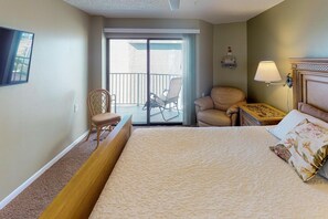 ハウス クイーンベッド 1 台 (Two-Bedroom Apartment)