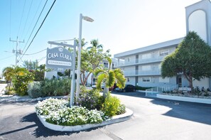 ハウス クイーンベッド 1 台 (Two-Bedroom Apartment) | 外観