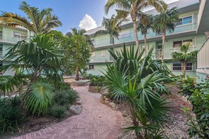 House, 1 Queen Bed (Two-Bedroom Apartment) | Property grounds