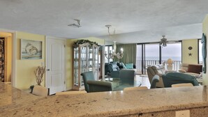 Casa, várias camas (Three-Bedroom Apartment) | Área de estar