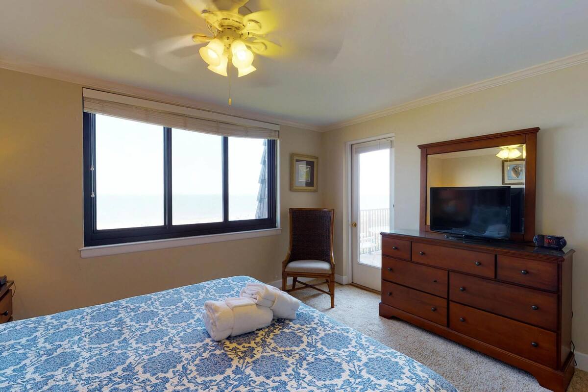 House, Multiple Beds (Three-Bedroom Apartment)