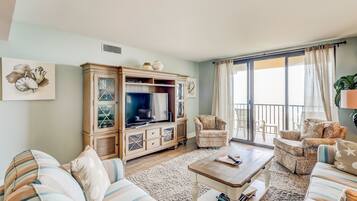 House, Multiple Beds (Two-Bedroom Apartment) | Living area