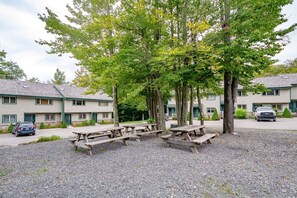 House | Exterior - Northwoods F6 (Davis)