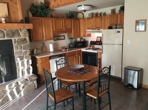 Maison | Cuisine privée | Réfrigérateur, micro-ondes, plaque de cuisson, lave-vaisselle