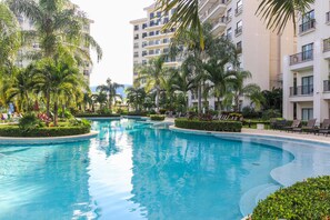 บ้านพัก, เตียงคิงไซส์ 1 เตียง (Apartment with Pool View) | สระว่ายน้ำกลางแจ้ง