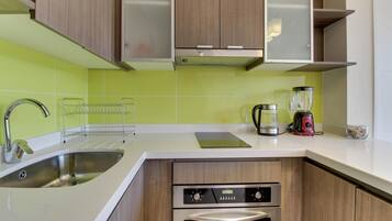 Rumah, 1 Tempat Tidur Double (One-Bedroom Apartment) | Dapur pribadi