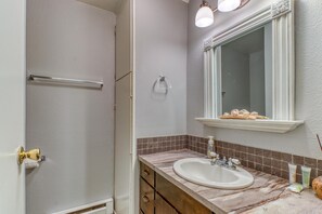 Maison, 1 lit double (Studio Apartment) | Salle de bain